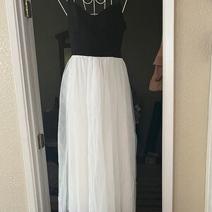 Stylish Black and White A-Line Skirt. Lined side zipper